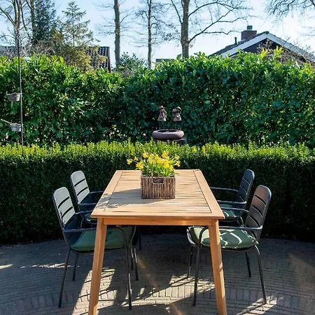 Loohuisje 32