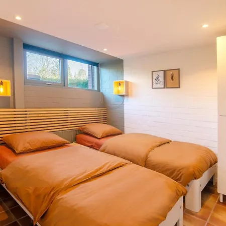 Holiday home Loohuisje 32