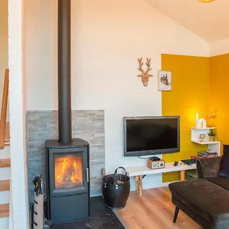 Holiday home Loohuisje 32 *